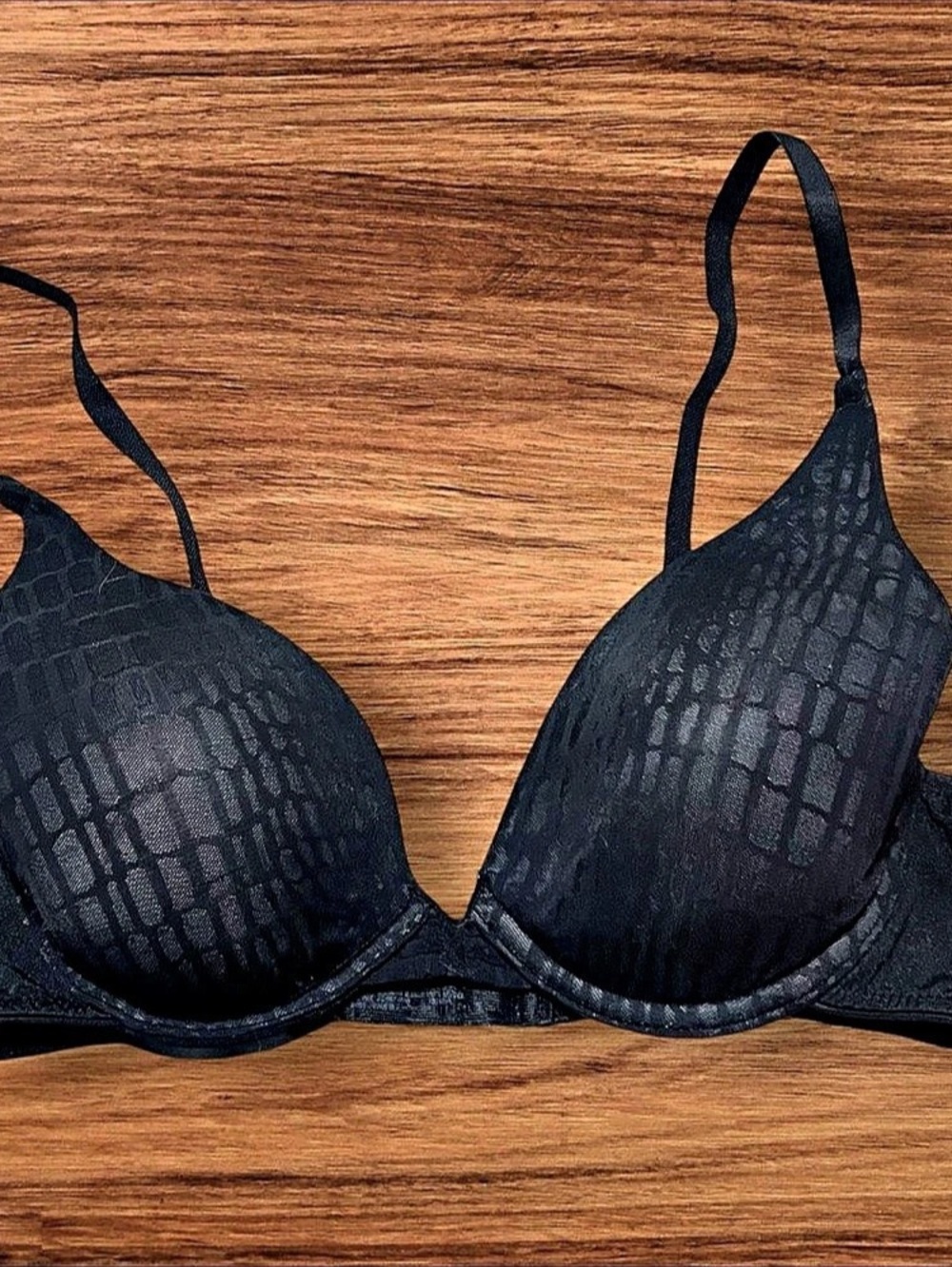 Vassarette Black Textured Push-Up Underwire Bra Size 36B